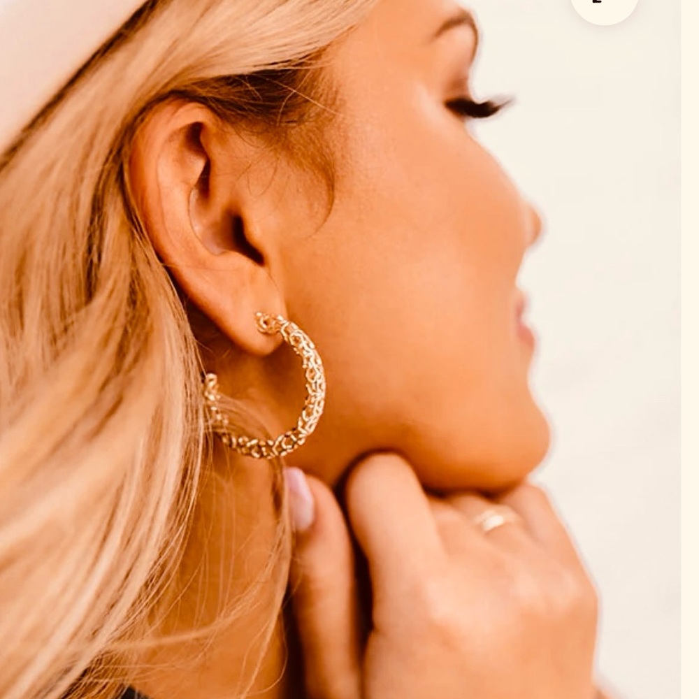 KENDRA SCOTT Maggie Small Hoop Earrings in Rose Gold Filigree